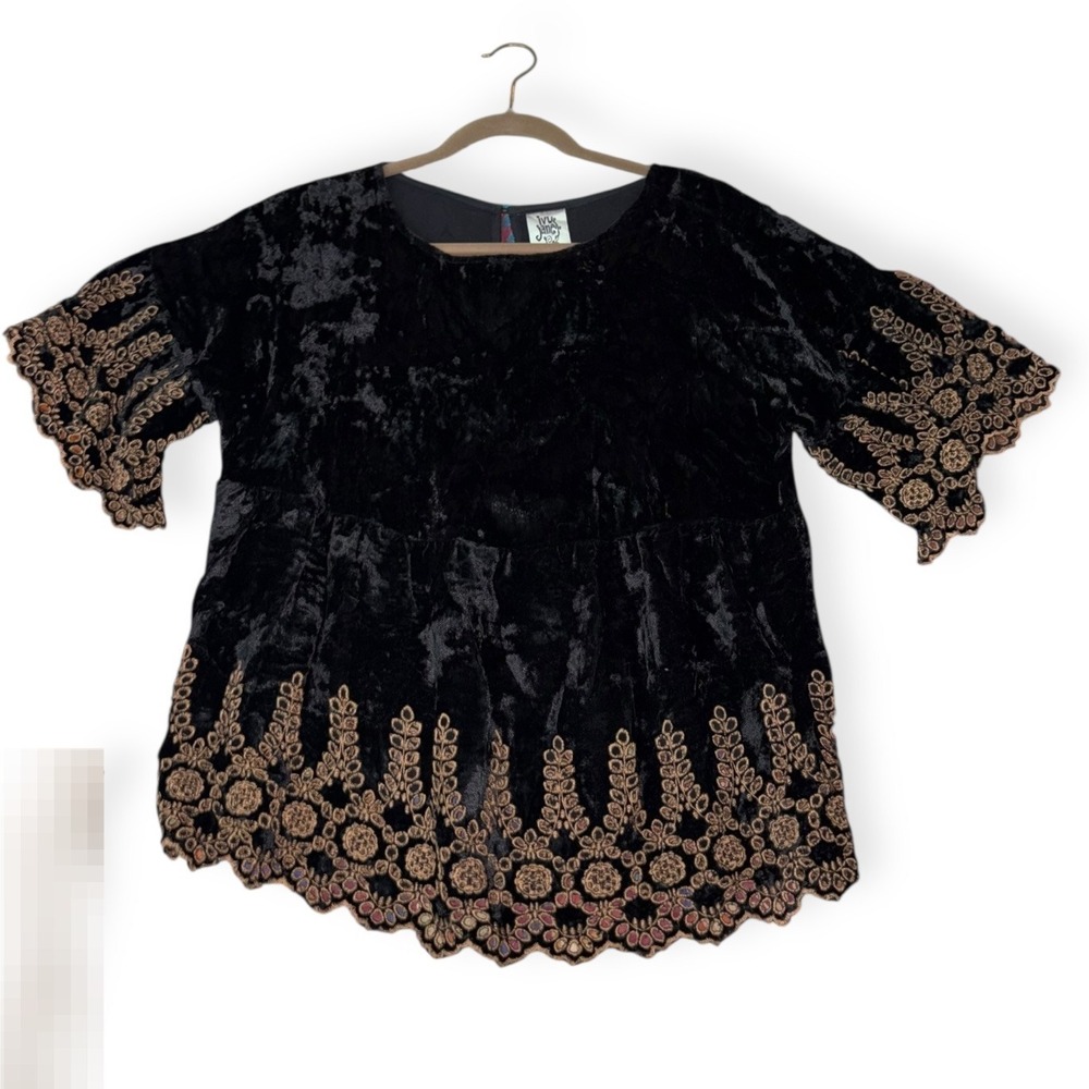 Ivy Jane Sz LG Crushed Velvet Black Top with Antique Gold Embroidery